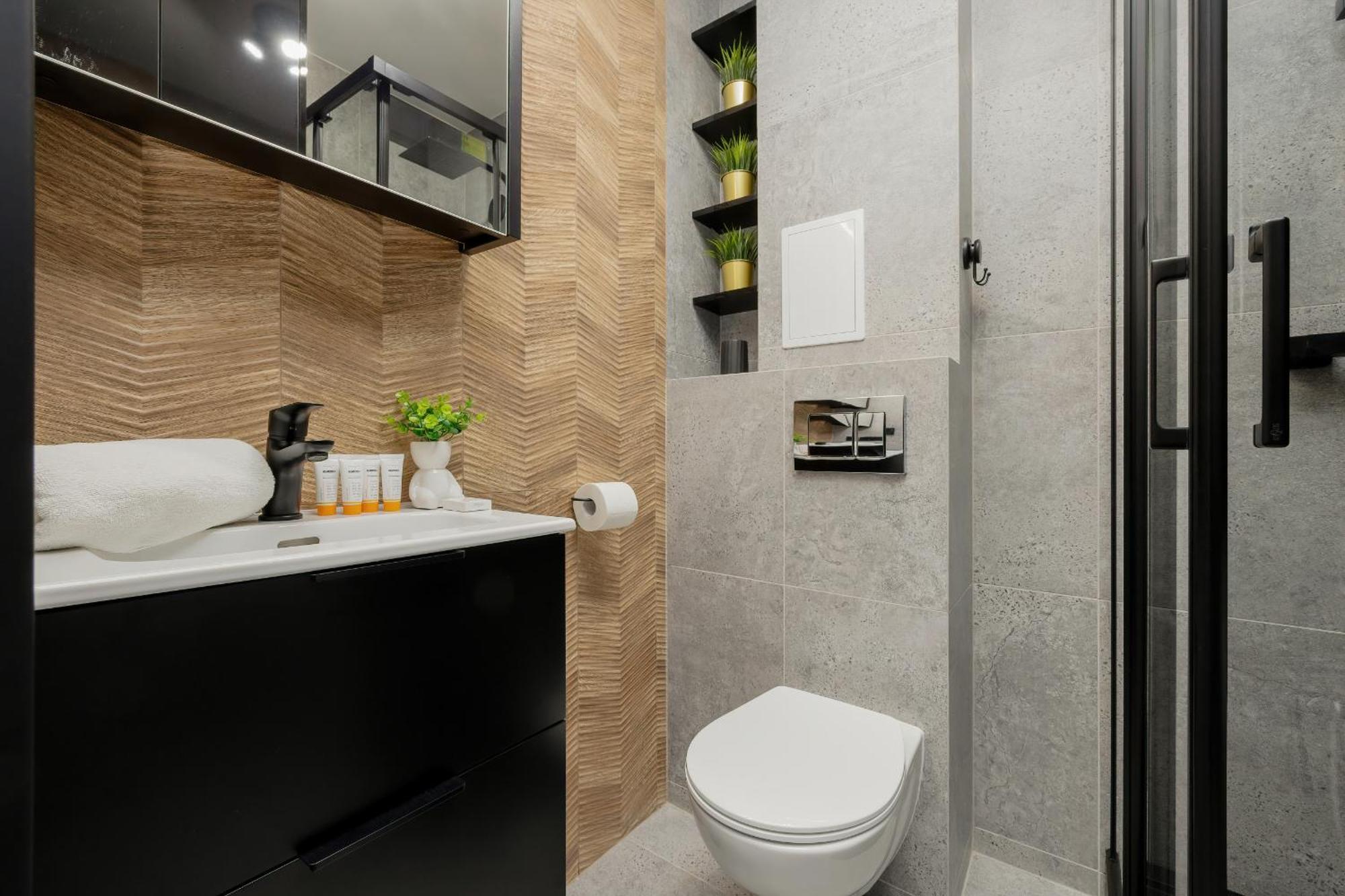 Modern Black & Wooden Apartment Warsaw Near The Airport By Noclegi Renters Extérieur photo