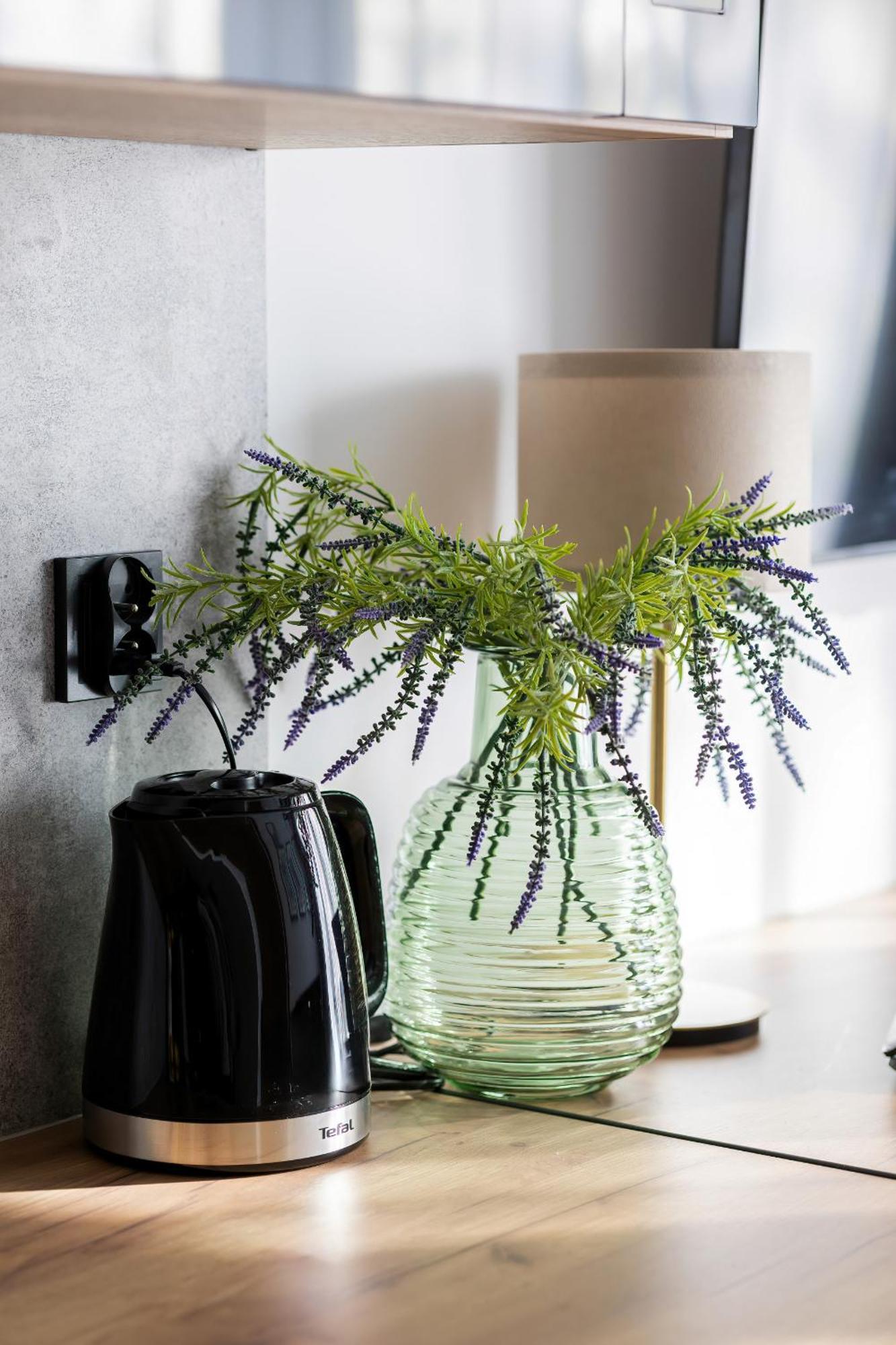 Modern Black & Wooden Apartment Warsaw Near The Airport By Noclegi Renters Extérieur photo
